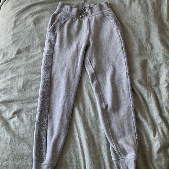 Lululemon Sherpa joggers size 4 - Picture 3 of 6